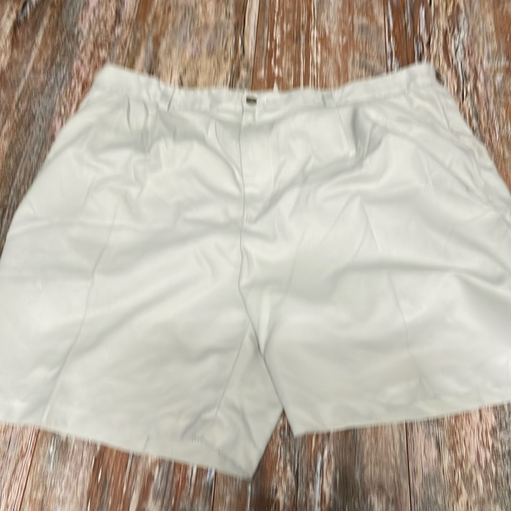 izod beige shorts waist 40 pleated front